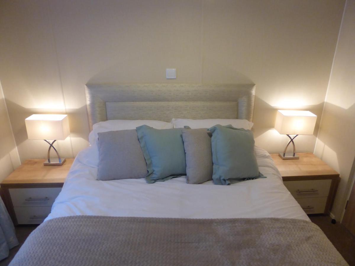 Fable Lodge Tattershall Lakes - Luxury Lakeside Lodge With Hot Tub Экстерьер фото