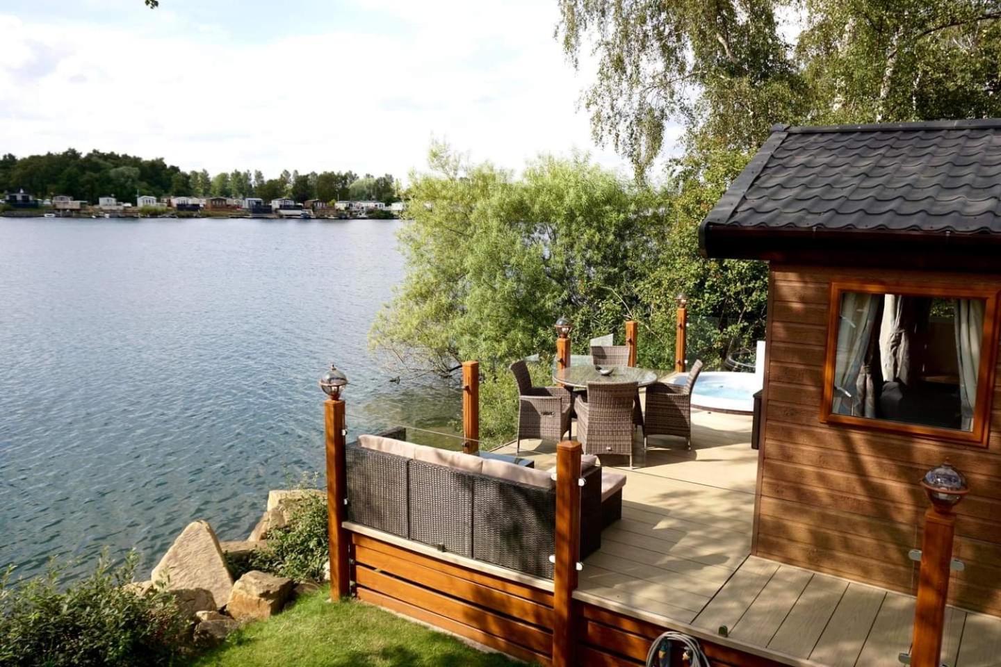 Fable Lodge Tattershall Lakes - Luxury Lakeside Lodge With Hot Tub Экстерьер фото