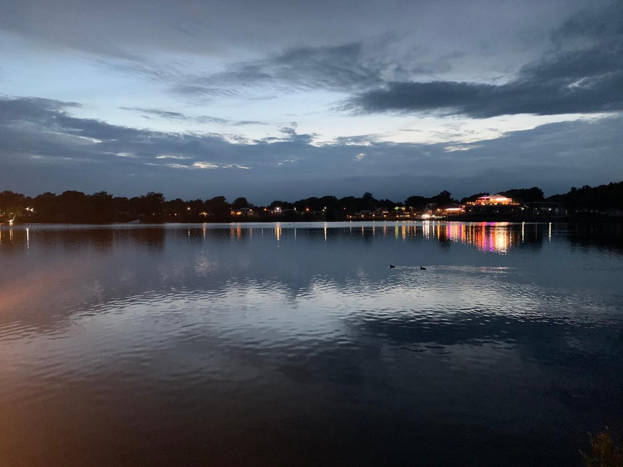 Fable Lodge Tattershall Lakes - Luxury Lakeside Lodge With Hot Tub Экстерьер фото
