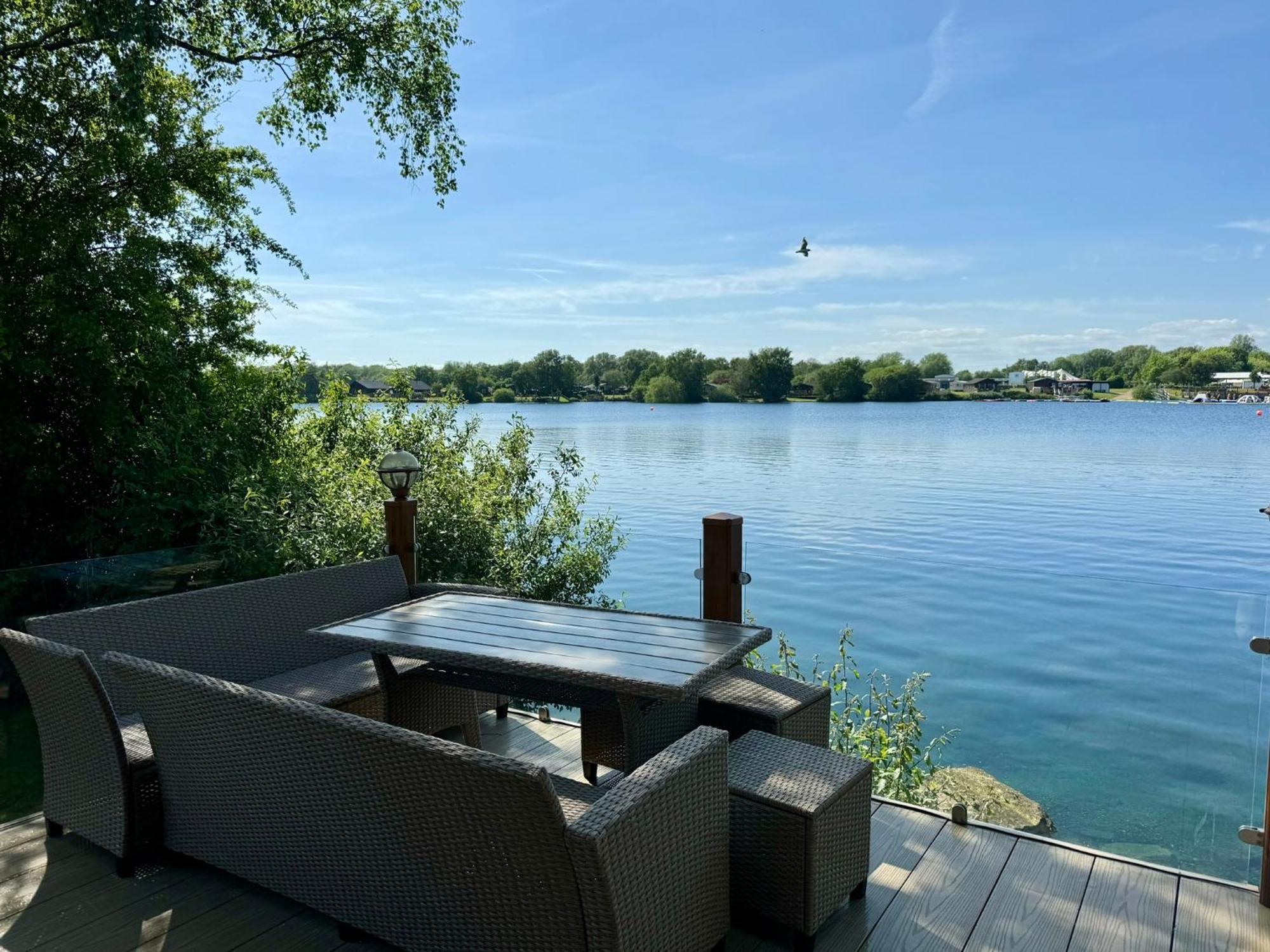Fable Lodge Tattershall Lakes - Luxury Lakeside Lodge With Hot Tub Экстерьер фото