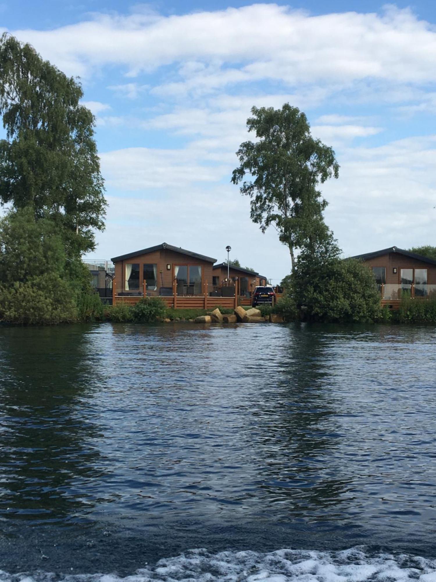 Fable Lodge Tattershall Lakes - Luxury Lakeside Lodge With Hot Tub Экстерьер фото