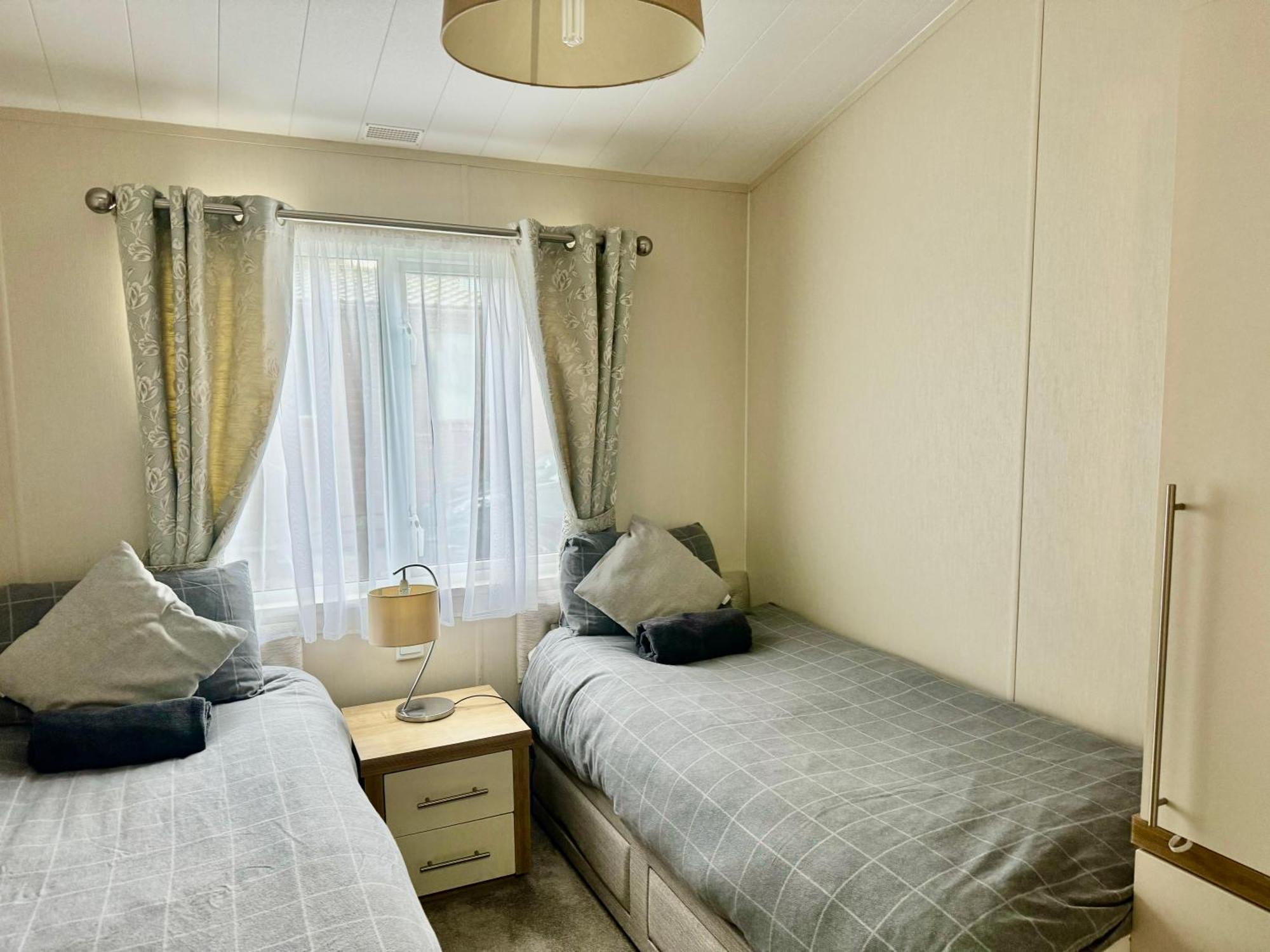 Fable Lodge Tattershall Lakes - Luxury Lakeside Lodge With Hot Tub Экстерьер фото